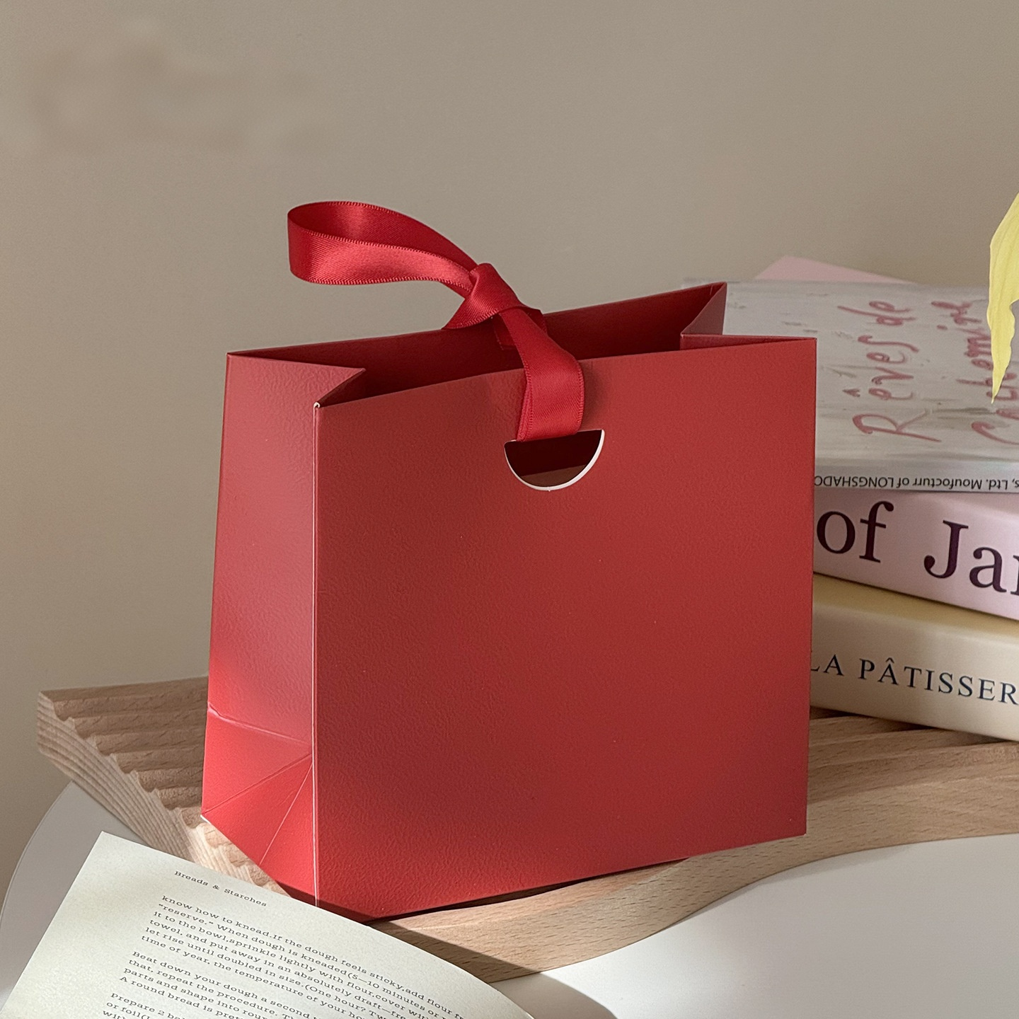 Fashion style paper bags for jewelry, cosmetics, and souvenirs 7 colors SP456