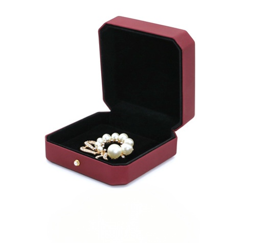 Red leather octagonal style jewellery box with gold dot BL560