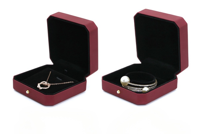 Red leather octagonal style jewellery box with gold dot BL560