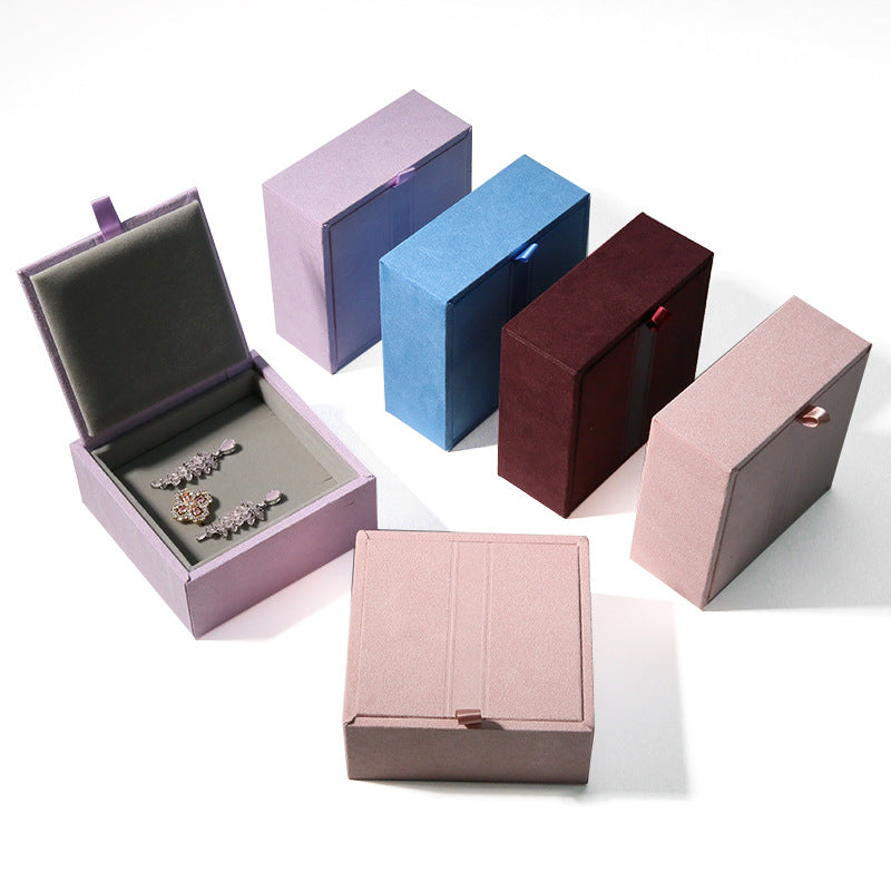 Vintage style wooden box with plush velvet BW544