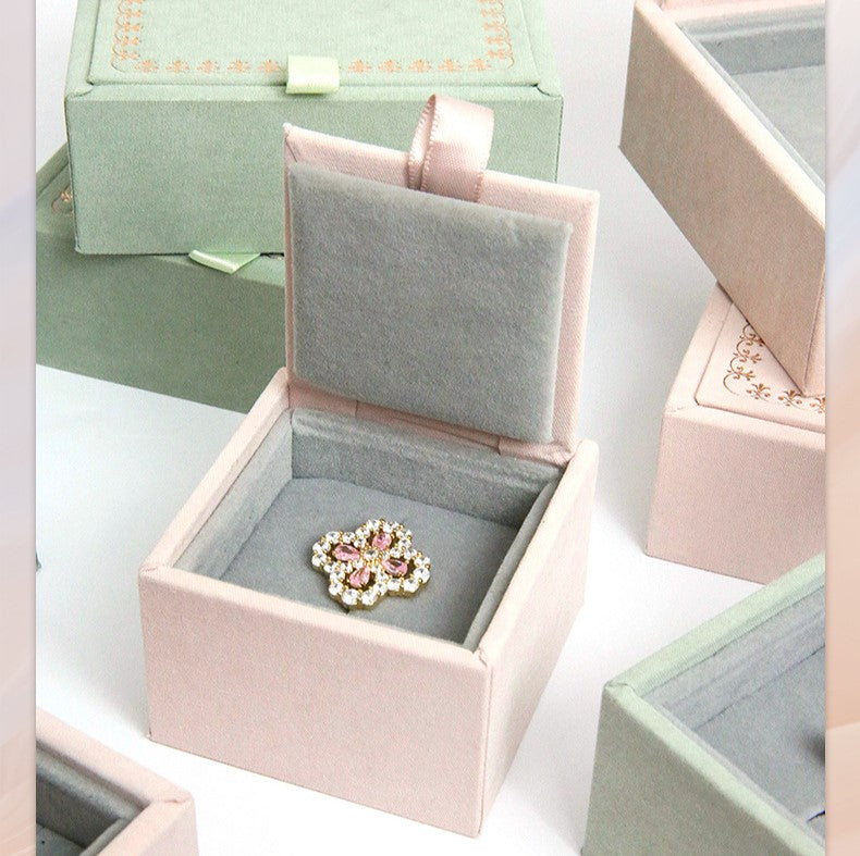 Vintage style wooden box with plush velvet BW544