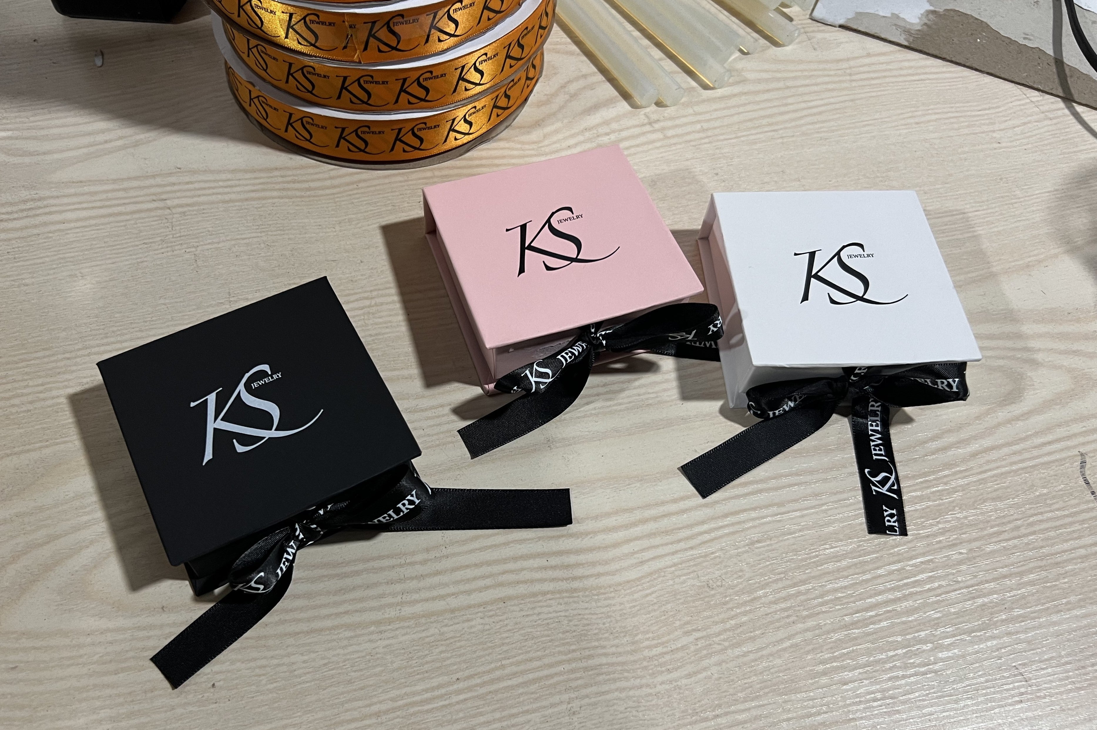 Ribbon customizable paper box for jewelry EC459