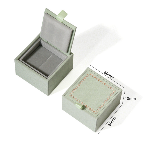 Vintage style wooden box with plush velvet BW544