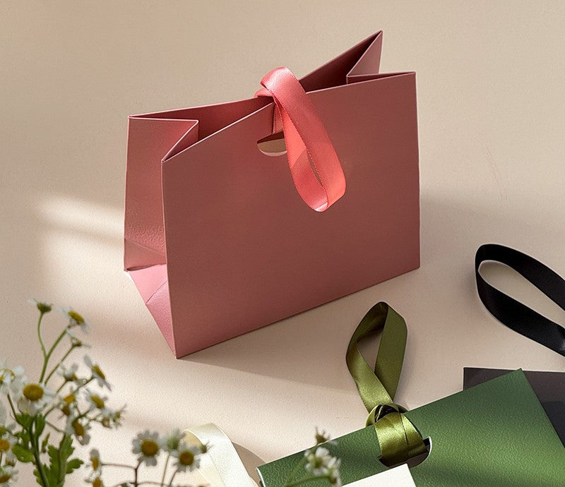 Fashion style paper bags for jewelry, cosmetics, and souvenirs 7 colors SP456