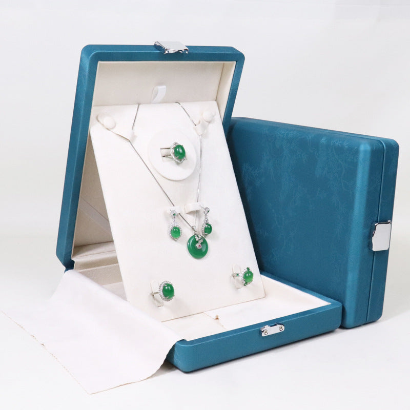 Well-crafted leather big necklace box with lock BN231